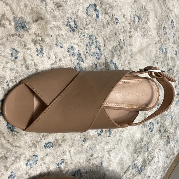 Kelly & Katie tan heels - Picture 4 of 15